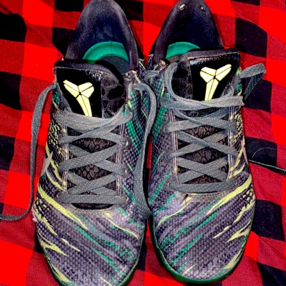 Selling my Nike Kobe 11 Green Snake edition Kobe Shoes - Picture 5 of 5